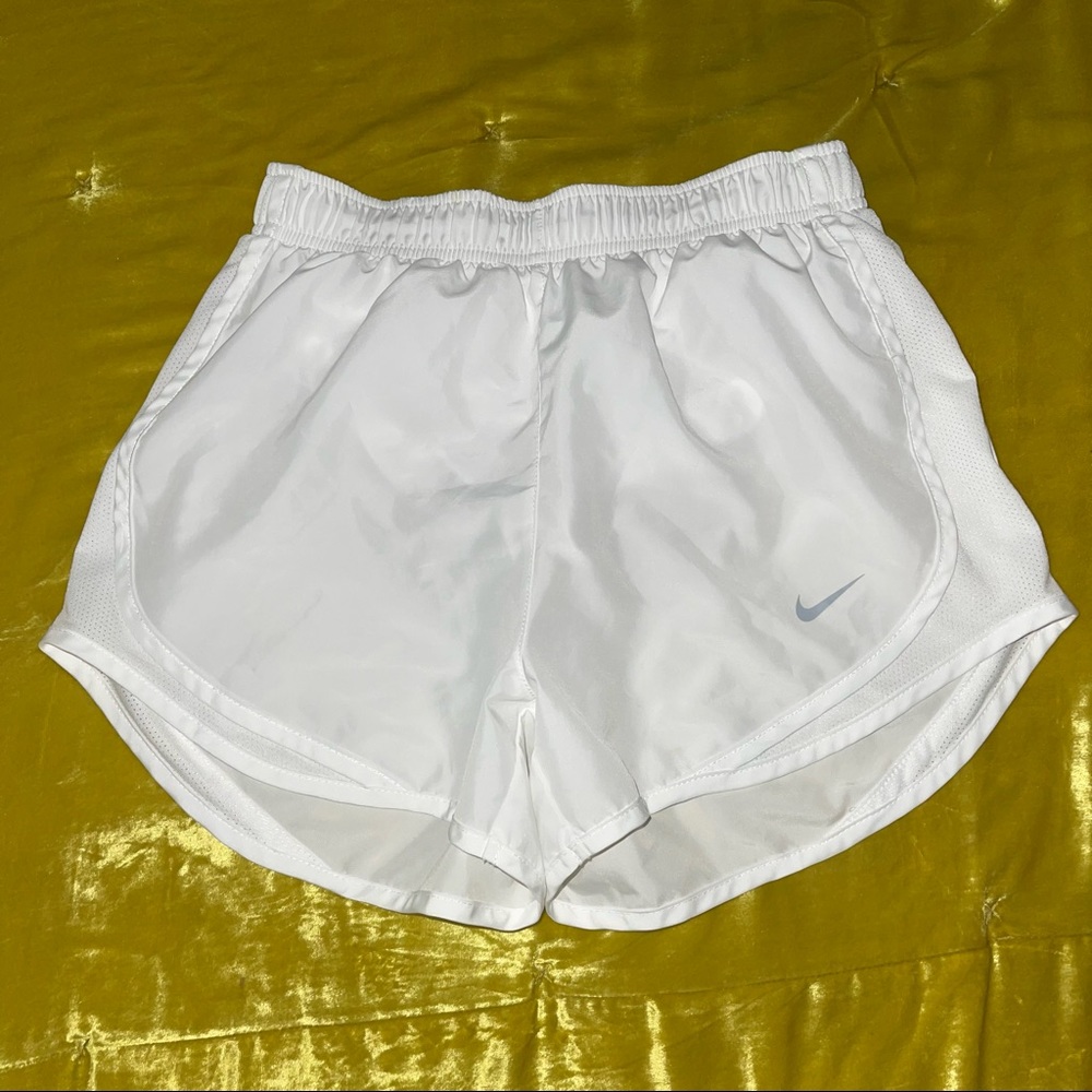 size xs white nike shorts
